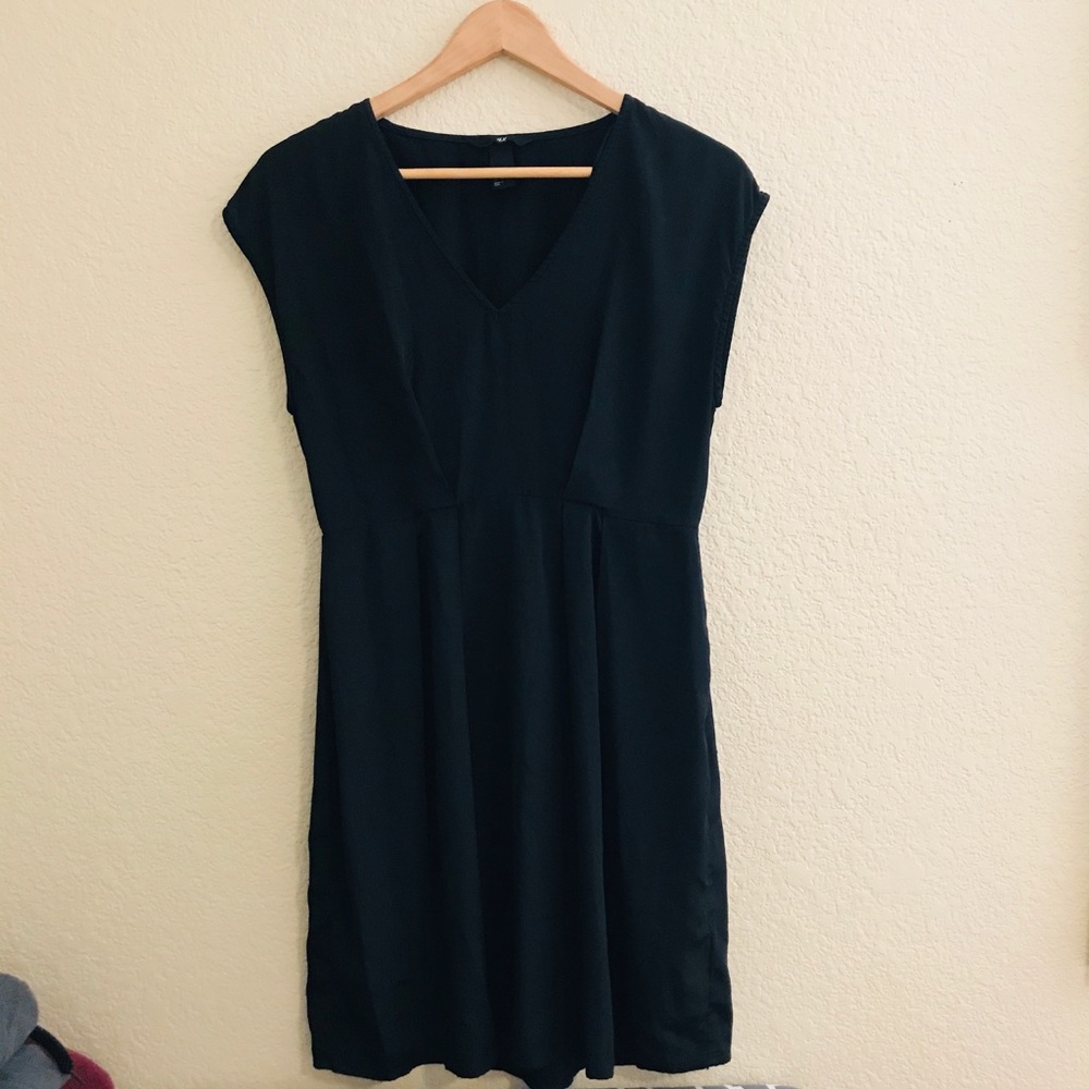H&M V-neck Little Black Dress